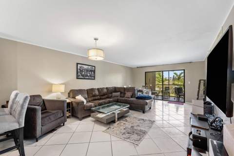 2205 S Cypress Bend Drive #302, Pompano Beach FL - photo 10 of 23