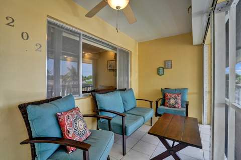 2121 NE 68th Street #202, Fort Lauderdale FL - photo 6 of 48