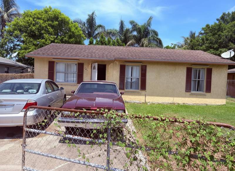 3 bedroom Single Family Residence at 307 Seminole Court, Seminole Mnr, Pahokee — photo 2