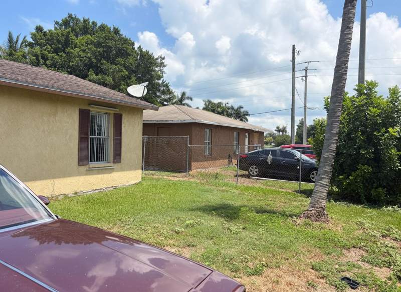 3 bedroom Single Family Residence at 307 Seminole Court, Seminole Mnr, Pahokee — photo 4