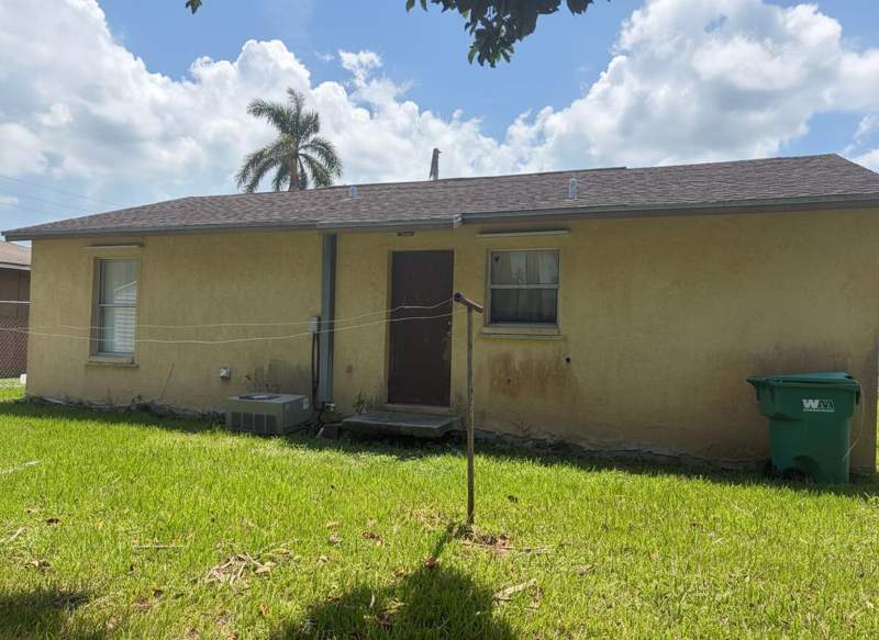 3 bedroom Single Family Residence at 307 Seminole Court, Seminole Mnr, Pahokee — photo 5