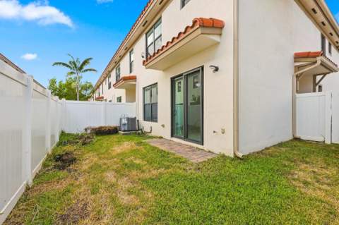 2011 Tamarind Drive, Riviera Beach FL - photo 17 of 34
