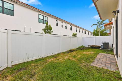 2011 Tamarind Drive, Riviera Beach FL - photo 19 of 34