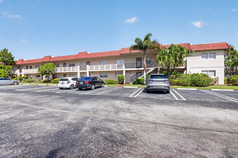 1 bedroom Condominium at 2 Abbey Lane #205, Villages Of Oriole Abbey Condo, Delray Beach — photo 3