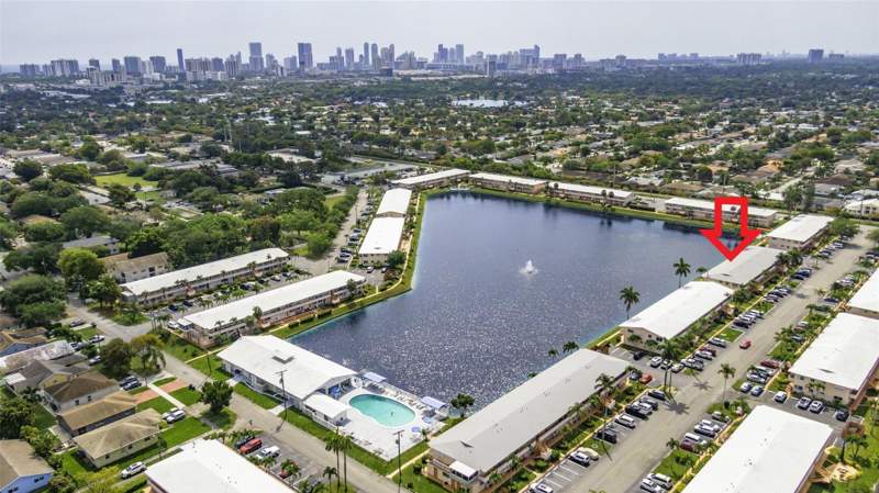 1 bedroom Stock Cooperative at 925 SW 11th Avenue #Unit j17, Rolen Lake, Hallandale Beach — photo 2