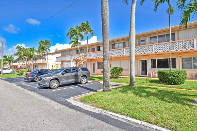 1 bedroom Stock Cooperative at 925 SW 11th Avenue #Unit j17, Rolen Lake, Hallandale Beach — photo 4