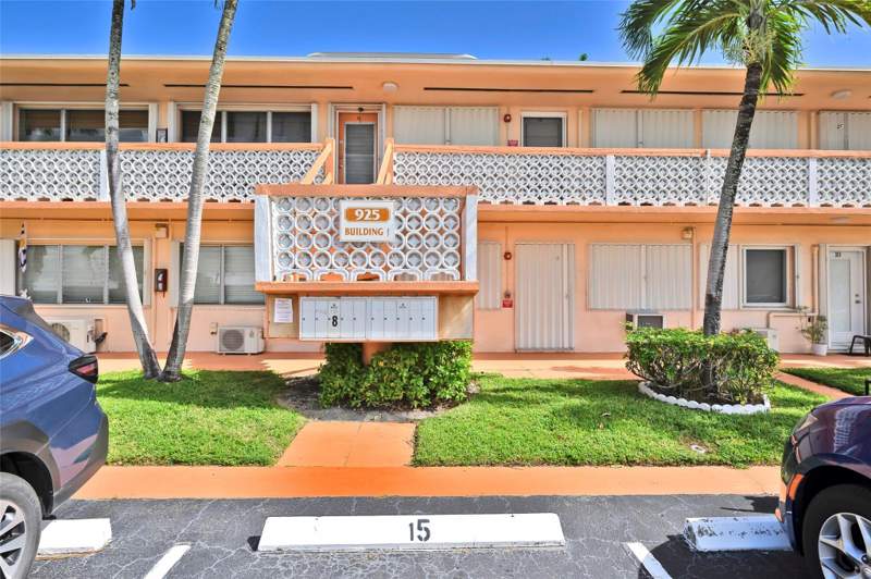 1 bedroom Stock Cooperative at 925 SW 11th Avenue #Unit j17, Rolen Lake, Hallandale Beach — photo 5