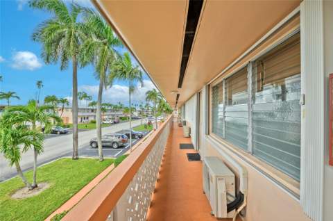 925 SW 11th Avenue #Unit j17, Hallandale Beach FL - photo 6 of 53