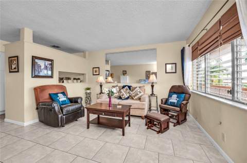 925 SW 11th Avenue #Unit j17, Hallandale Beach FL - photo 10 of 53