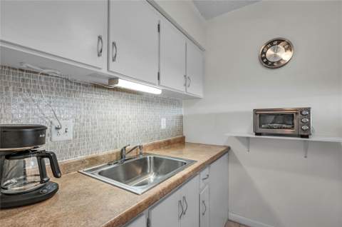 925 SW 11th Avenue #Unit j17, Hallandale Beach FL - photo 16 of 53