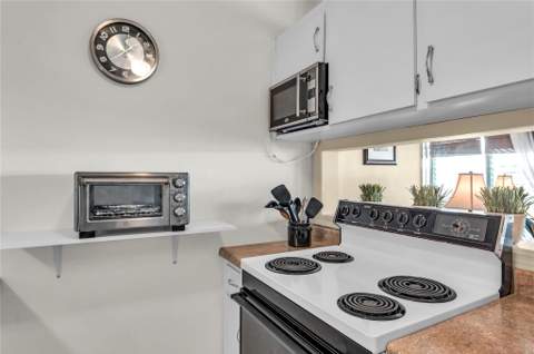 925 SW 11th Avenue #Unit j17, Hallandale Beach FL - photo 17 of 53