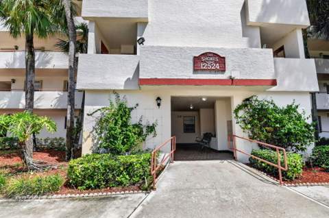 12524 Shoreline Drive #404, Wellington FL - photo 18 of 34