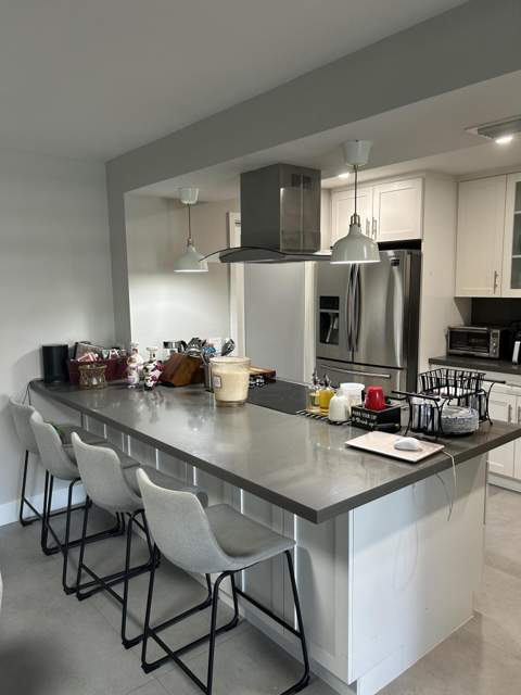 1390 E Golfview Drive, Pembroke Pines FL - photo 8 of 43