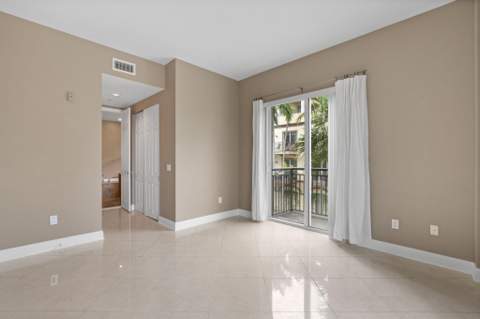 2617 NE 14th Avenue #109, Wilton Manors FL - photo 15 of 48