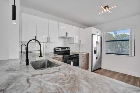 7674 Tahiti Lane #101, Lake Worth FL - photo 13 of 59