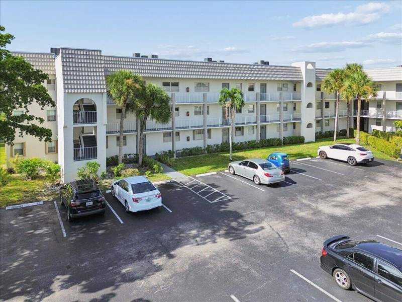 2 bedroom Condominium at 8510 Sunrise Lakes Boulevard #301, Sunrise Lakes, Sunrise — photo 3
