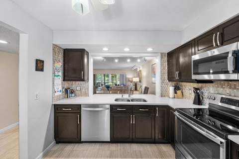 11223 Aspen Glen Drive, Boynton Beach FL - photo 8 of 43