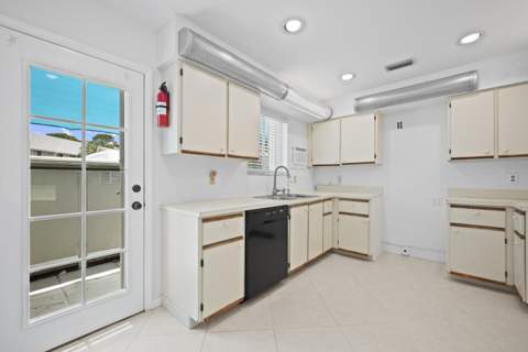 6151 Riverwalk Lane #Unit 8, Jupiter FL - photo 12 of 30
