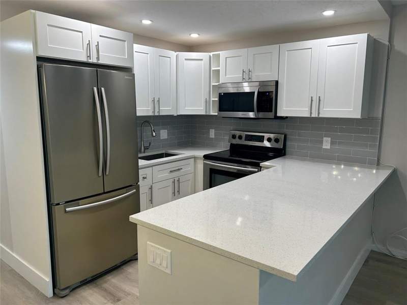 1 bedroom Condominium at 423 Markham T #423, Markham T Condo, Deerfield Beach — photo 2