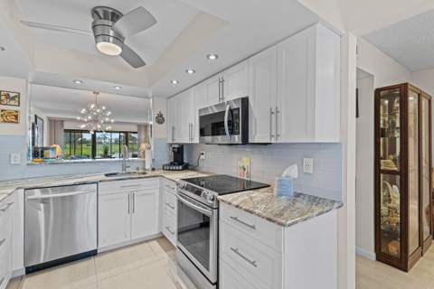 5152 Golfview Court, Delray Beach FL - photo 8 of 53