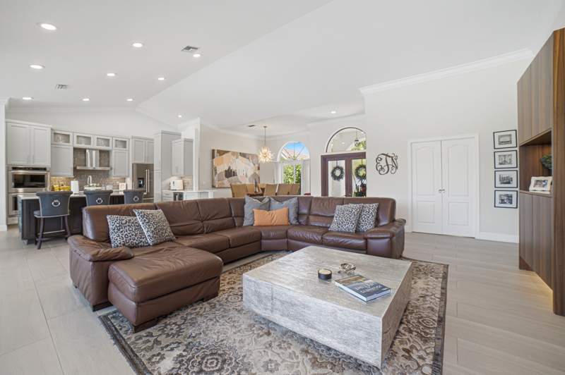 4 bedroom Single Family Residence at 11170 Boca Woods Lane, Boca Woods Country Club 8, Boca Raton — photo 2