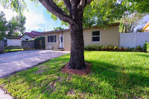 429 Summa Street, West Palm Beach FL - photo 8 of 32