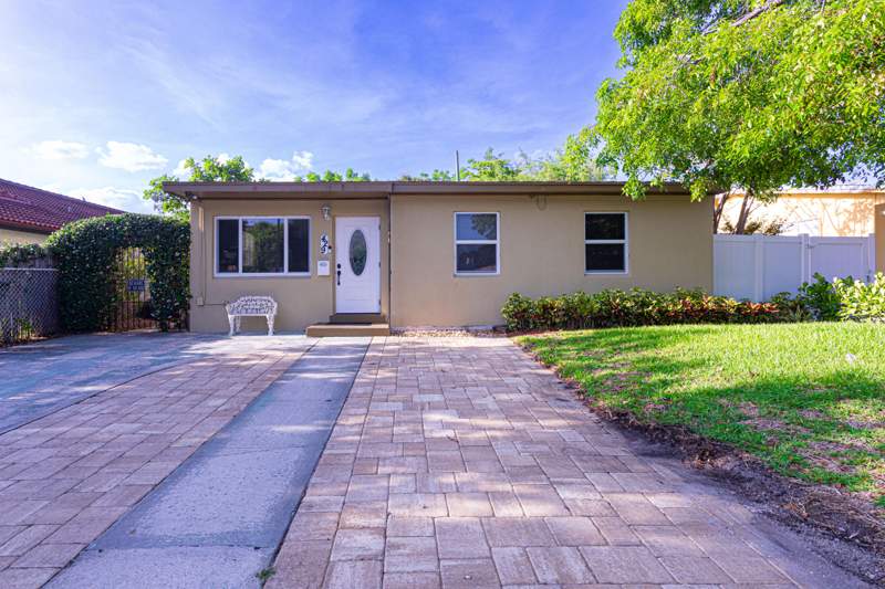 4 bedroom Single Family Residence at 429 Summa Street, Woodlawn, West Palm Beach — photo 2