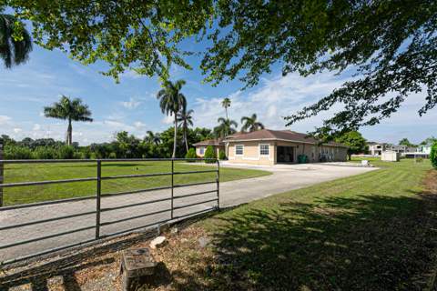 173 S Greenstar Avenue, Pahokee FL - photo 19 of 76