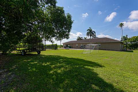 173 S Greenstar Avenue, Pahokee FL - photo 24 of 76