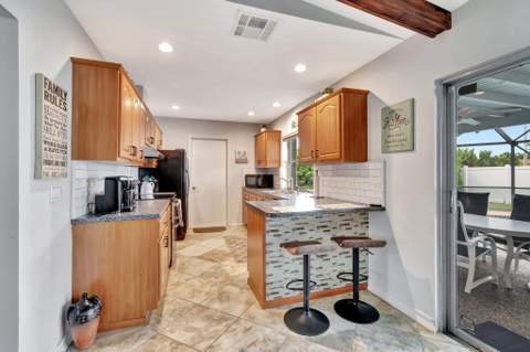 577 SW 24th Avenue, Boynton Beach FL - photo 11 of 35