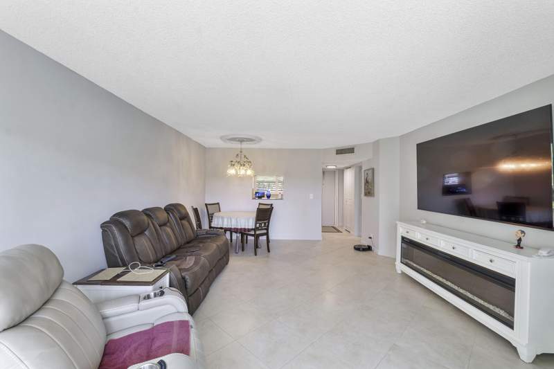 1 bedroom Condominium at 3590 Via Poinciana #107, Poinciana Place Condo, Lake Worth — photo 3