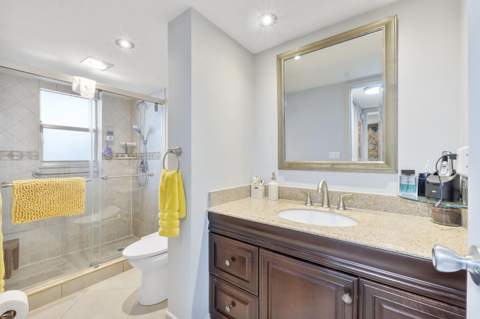 3590 Via Poinciana #107, Lake Worth FL - photo 8 of 11