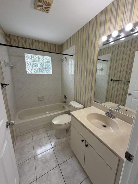 4172 Pine Hollow Circle, Greenacres FL - photo 23 of 32