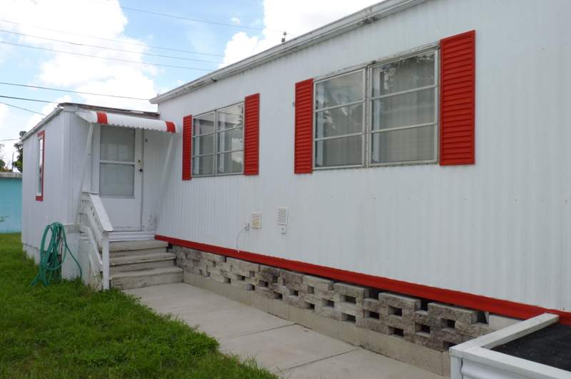 3 bedroom Mobile Home at 8933 Cypress Street, Pine Grove Village, Boynton Beach — photo 2