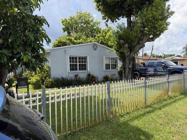 4 bedroom Single Family Residence at 2227 Wiley Court, Belmar Amended, Hollywood — photo 2
