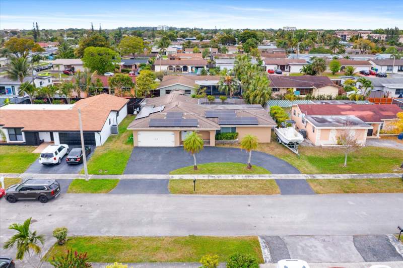 4 bedroom Single Family Residence at 10661 NW 27th Court, Sunrise Golf Village Sec 21, Sunrise — photo 5