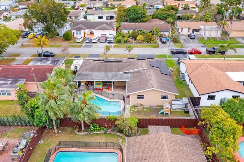 4 bedroom Single Family Residence at 10661 NW 27th Court, Sunrise Golf Village Sec 21, Sunrise — photo 4