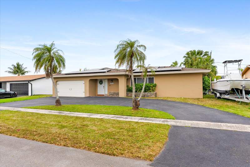 4 bedroom Single Family Residence at 10661 NW 27th Court, Sunrise Golf Village Sec 21, Sunrise — photo 3
