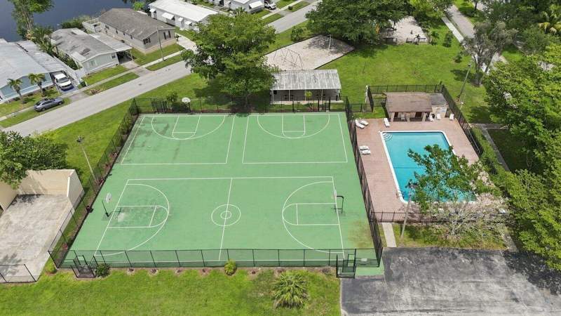 2 bedroom Manufactured Home at 21671 S Heritage Circle, Heritage City Sec 2, Pembroke Pines — photo 5
