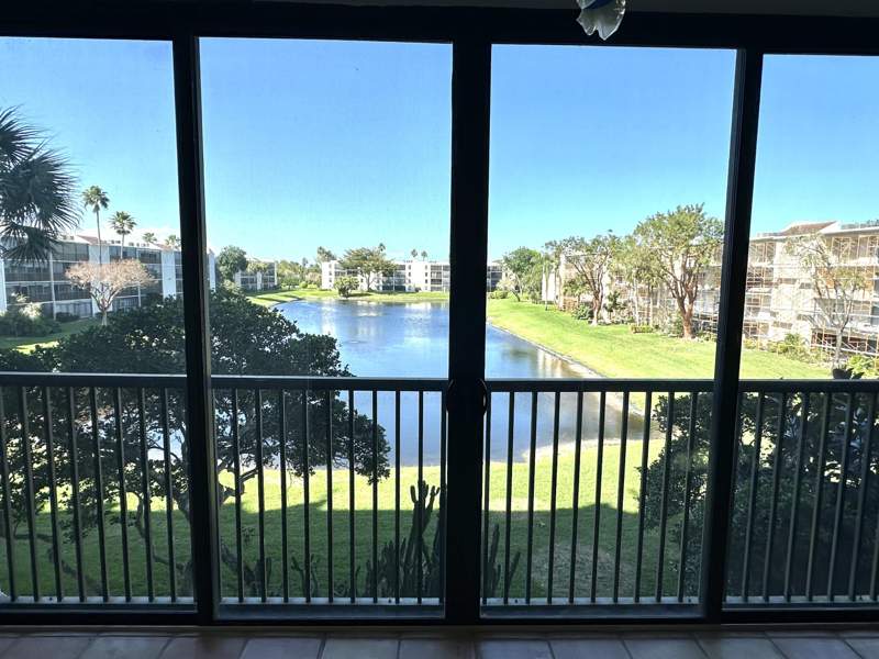 2 bedroom Condominium at 14460 Strathmore Lane #306, Huntington Lakes Sec One Condos, Delray Beach — photo 2