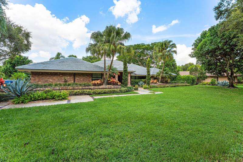 4 bedroom Single Family Residence at 6911 Annapolis Court, Parkland LAKES/Cypresshead, Parkland — photo 4