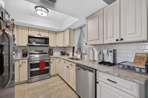 6605 Paso Robles Boulevard, Fort Pierce FL - photo 15 of 39