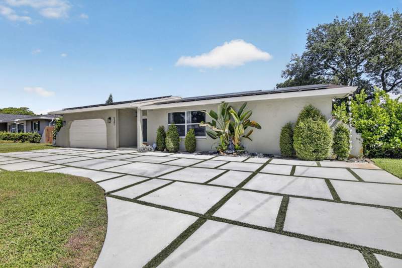4 bedroom Single Family Residence at 5301 SW 8th Court, Plantation Park Seventh Add, Plantation — photo 2