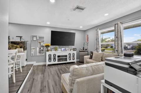 5301 SW 8th Court, Plantation FL - photo 9 of 57