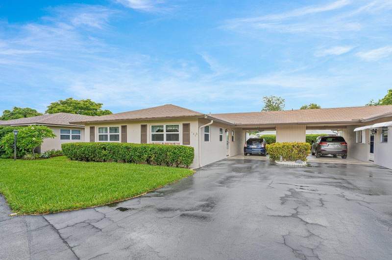 2 bedroom Villa at 121 Mockingbird Lane, Country Manors Condo, Delray Beach — photo 2