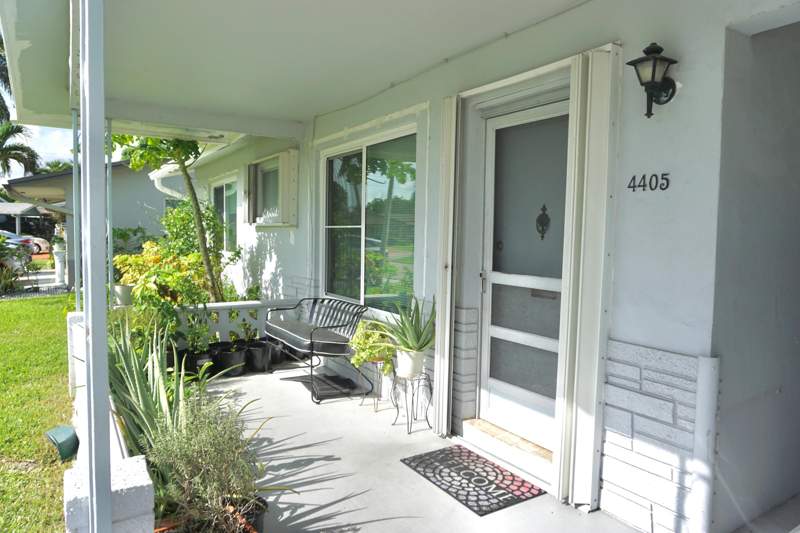 2 bedroom Single Family Residence at 4405 NW 48th Avenue, Mainlands Of Tamarac Lake, Tamarac — photo 2