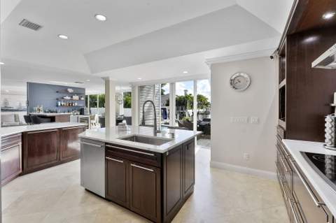 910 Jasmine Drive, Delray Beach FL - photo 9 of 40