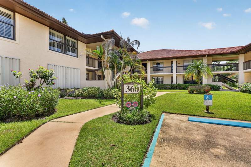 2 bedroom Condominium at 360 SW South River Drive #205, South River Village Condo, Stuart — photo 2