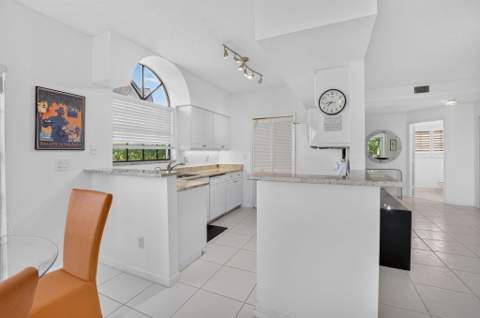 8065 Aberdeen Drive #102, Boynton Beach FL - photo 17 of 77