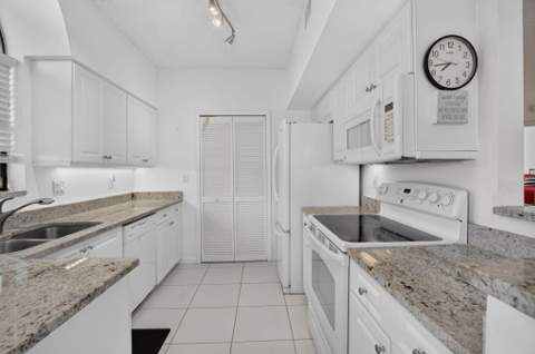8065 Aberdeen Drive #102, Boynton Beach FL - photo 18 of 77